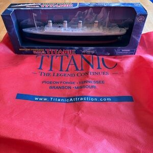 Battery Powered RMS Titanic Model